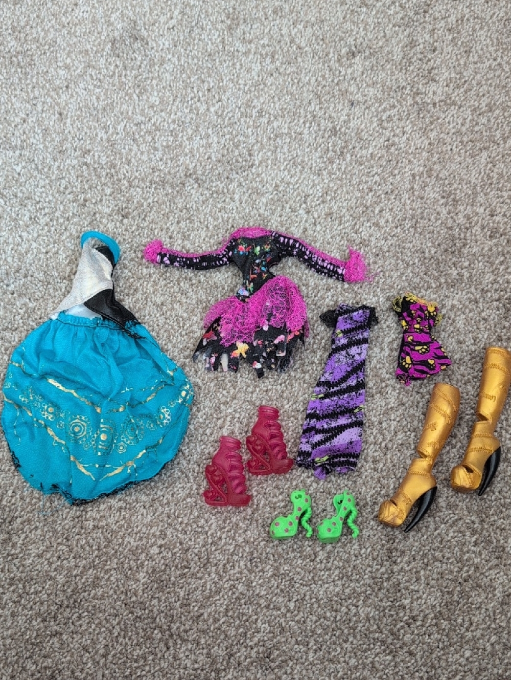 Monster High Clothing Bundle G1